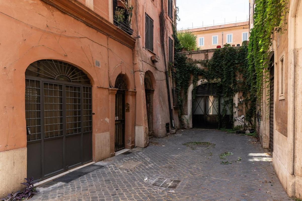 Vicolo Orsoline Piazza Spagna Rome